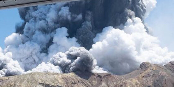 इन्डोनेसियामा ज्वालामुखी विस्फोटमा परी तेह्र जनाको मृत्यु ,९८ जना घाइते