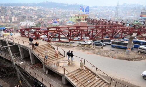 पुराना आकाशे पुल मर्मत गर्दै काठमाडौँ महानगर