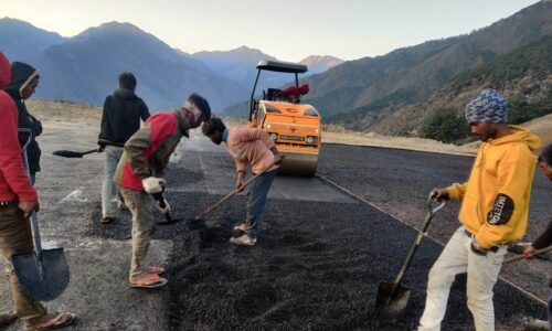 सेती लोकमार्ग :पहिलो चरणमा कैलालीको दुर्गौलीदेखि प्रतापपुरसम्म दश किलोमिटर कालोपत्रे हुँदै