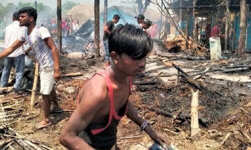 सर्लाहीमा आगलागीः विष्णु गाउँपालिका—१ बाराउद्योरण गाउँका ६५ भन्दा बढी घर जले